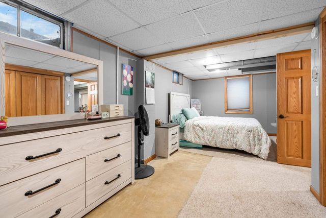 2316 Valley Park Drive, Cedar Falls, IA 50613
