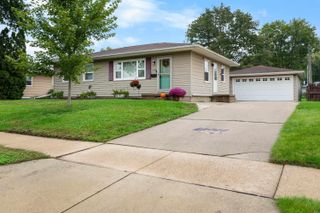 2316 Valley Park Drive, Cedar Falls, IA 50613