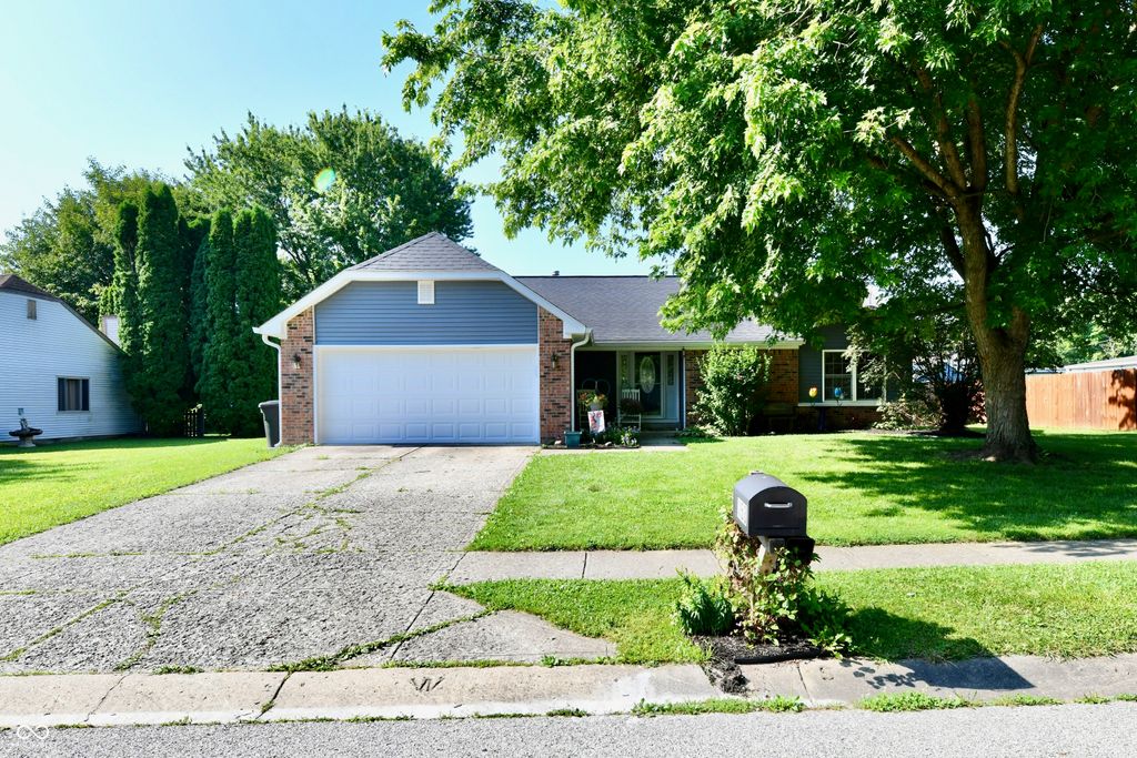 153 W Foxwood Drive, Brownsburg, IN 46112