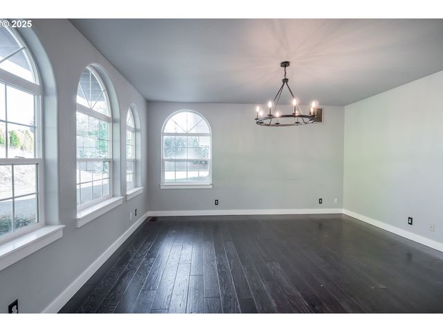 86104 SELLS VIEW Dr, Eugene, OR 97402
