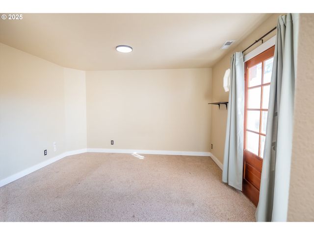 86104 SELLS VIEW Dr, Eugene, OR 97402