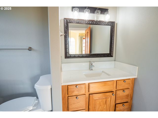 86104 SELLS VIEW Dr, Eugene, OR 97402