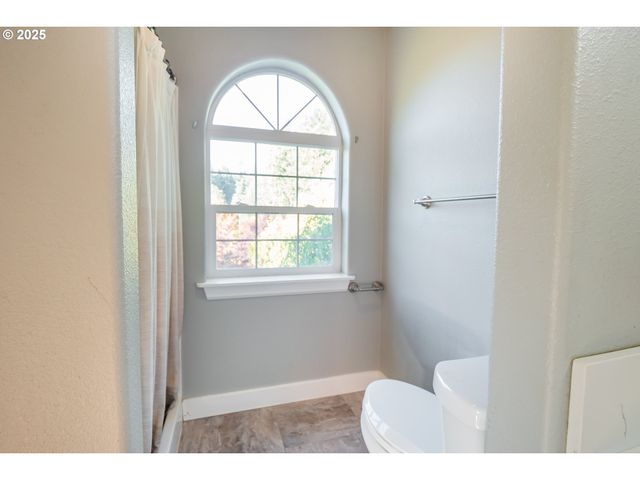 86104 SELLS VIEW Dr, Eugene, OR 97402