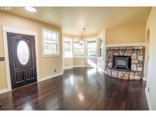 86104 SELLS VIEW Dr, Eugene, OR 97402