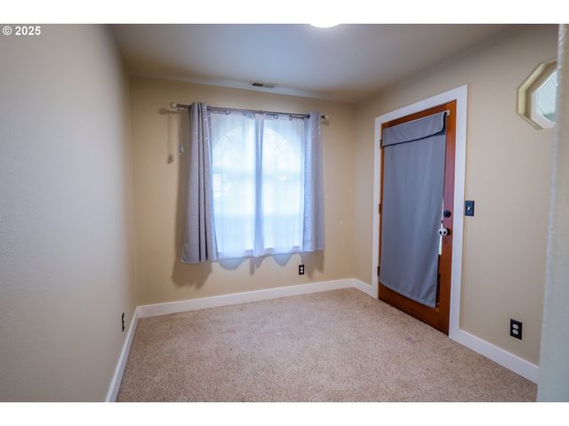 86104 SELLS VIEW Dr, Eugene, OR 97402