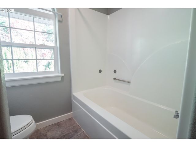 86104 SELLS VIEW Dr, Eugene, OR 97402