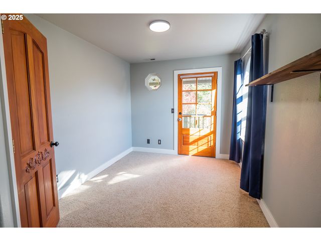 86104 SELLS VIEW Dr, Eugene, OR 97402