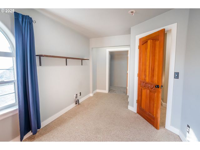 86104 SELLS VIEW Dr, Eugene, OR 97402