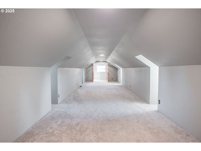 86104 SELLS VIEW Dr, Eugene, OR 97402