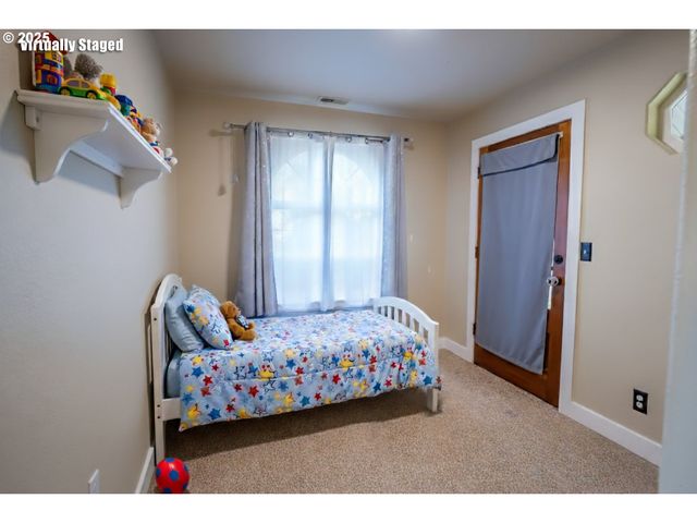 86104 SELLS VIEW Dr, Eugene, OR 97402