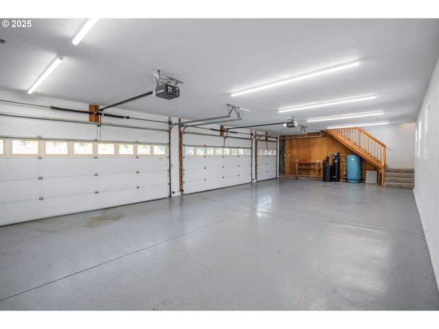 86104 SELLS VIEW Dr, Eugene, OR 97402
