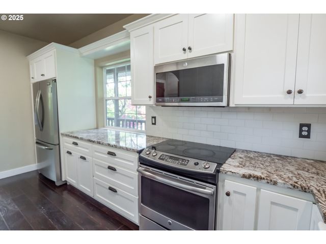 86104 SELLS VIEW Dr, Eugene, OR 97402
