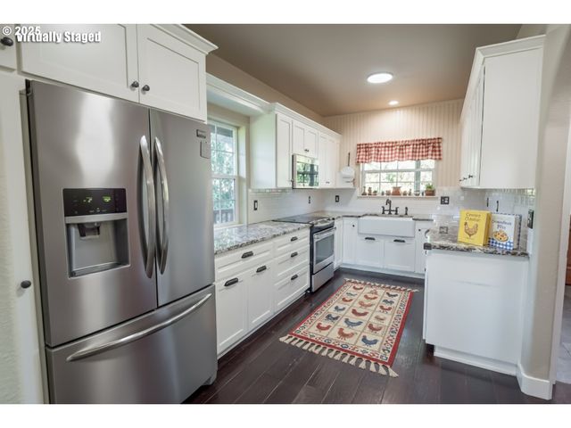 86104 SELLS VIEW Dr, Eugene, OR 97402