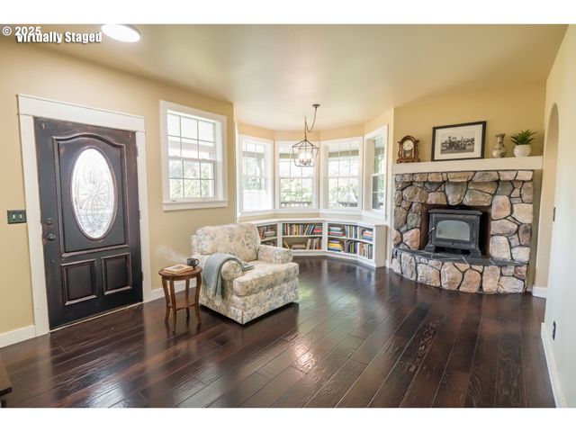 86104 SELLS VIEW Dr, Eugene, OR 97402
