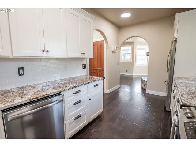 86104 SELLS VIEW Dr, Eugene, OR 97402