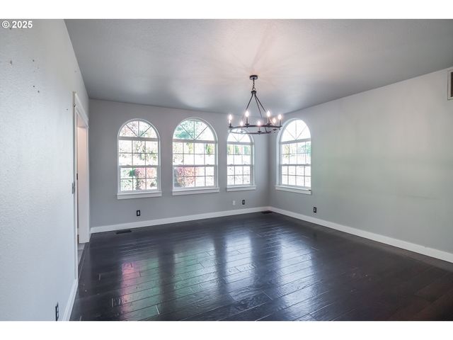 86104 SELLS VIEW Dr, Eugene, OR 97402