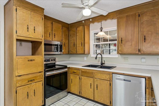 2817 Oak Ridge Dr, Gulf Breeze, FL 32563