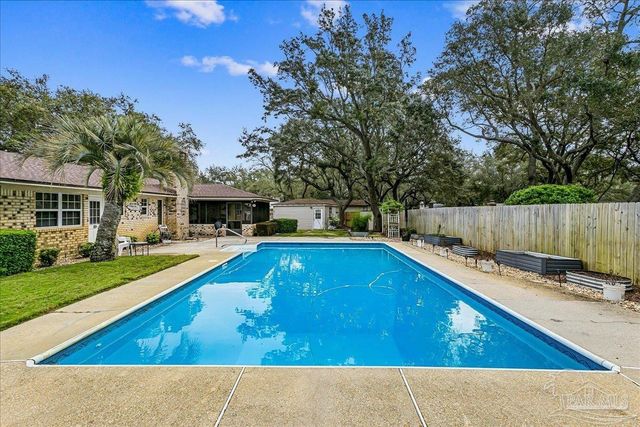 2817 Oak Ridge Dr, Gulf Breeze, FL 32563