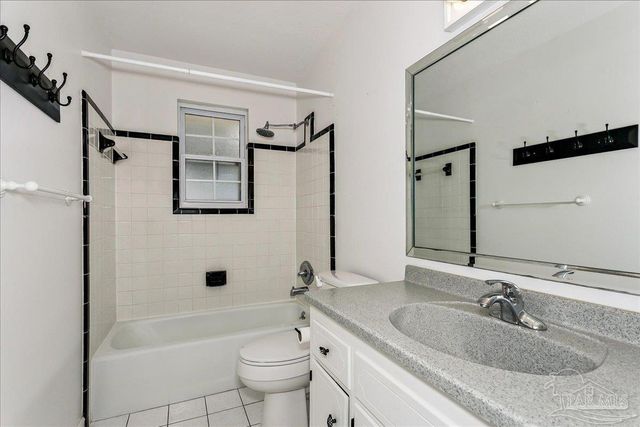 2817 Oak Ridge Dr, Gulf Breeze, FL 32563