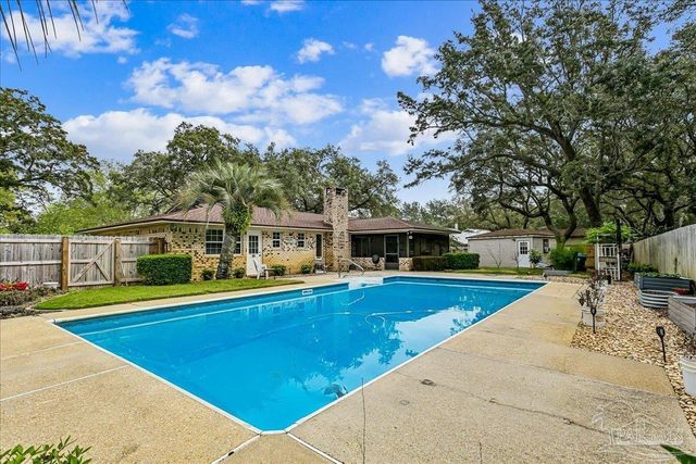 2817 Oak Ridge Dr, Gulf Breeze, FL 32563