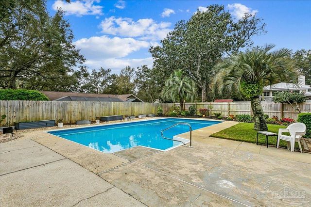 2817 Oak Ridge Dr, Gulf Breeze, FL 32563