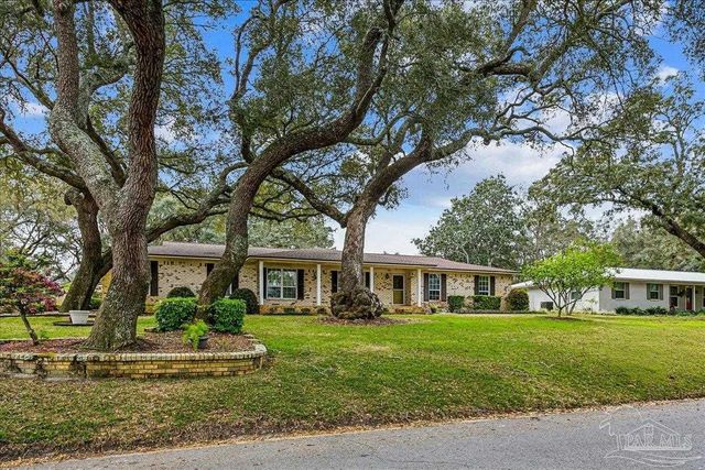 2817 Oak Ridge Dr, Gulf Breeze, FL 32563