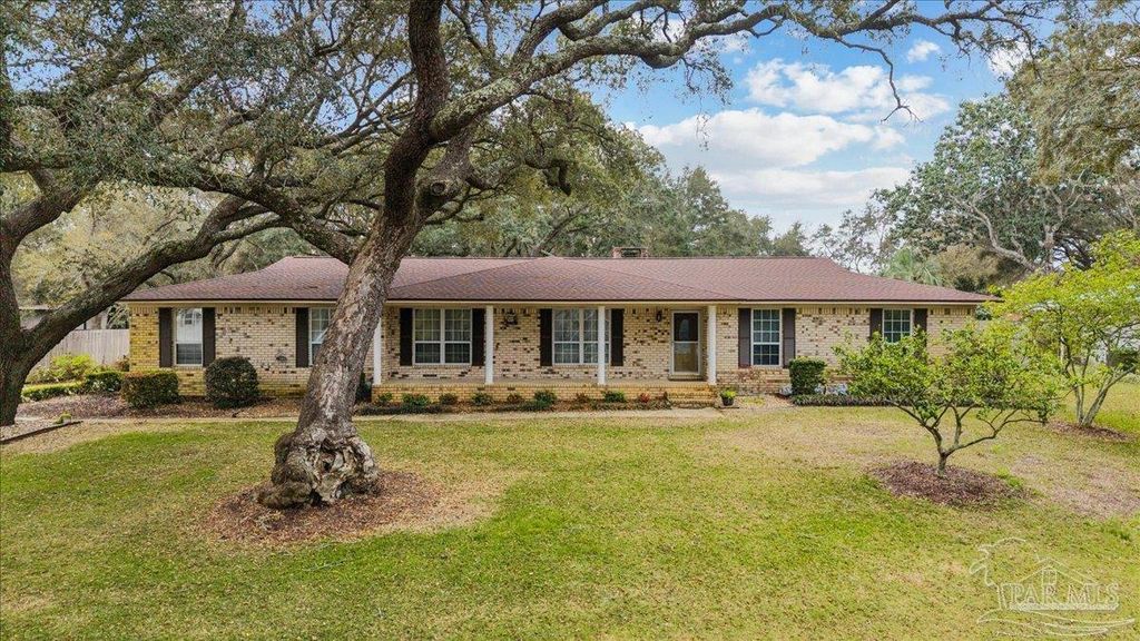 2817 Oak Ridge Dr, Gulf Breeze, FL 32563