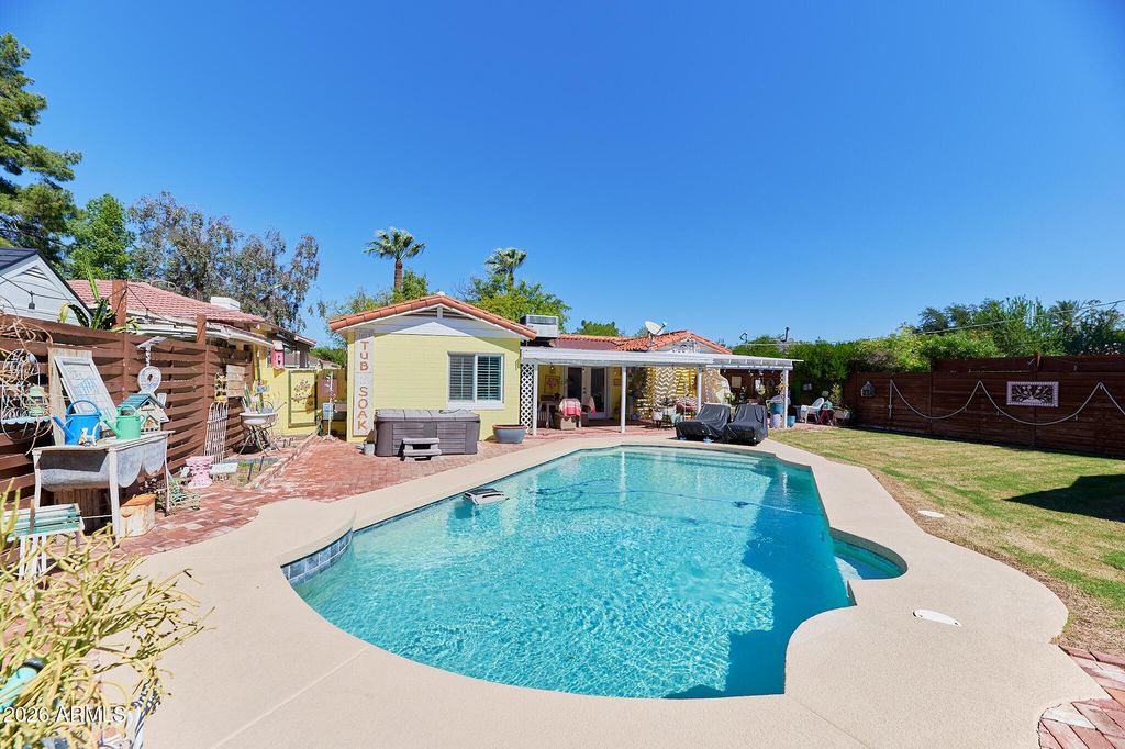 527 W GEORGIA Avenue, Phoenix, AZ 85013 — exterior