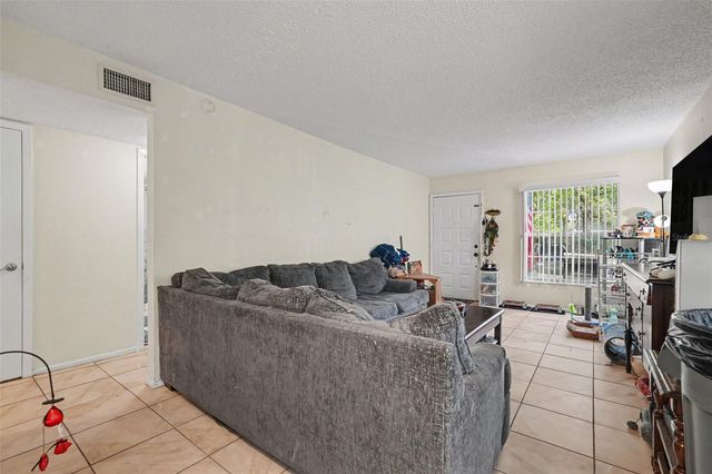 14203 SHADOW MOSS LANE 102, Tampa, FL 33613