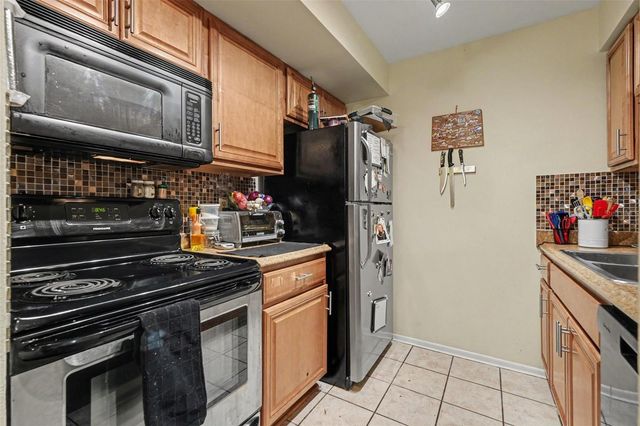 14203 SHADOW MOSS LANE 102, Tampa, FL 33613