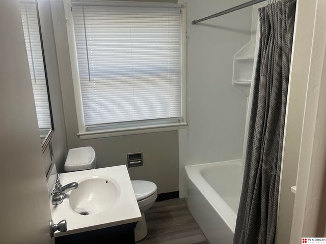 2112 S 49th Street, Omaha, NE 68106