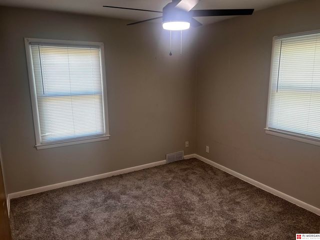 2112 S 49th Street, Omaha, NE 68106