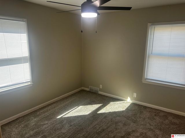 2112 S 49th Street, Omaha, NE 68106