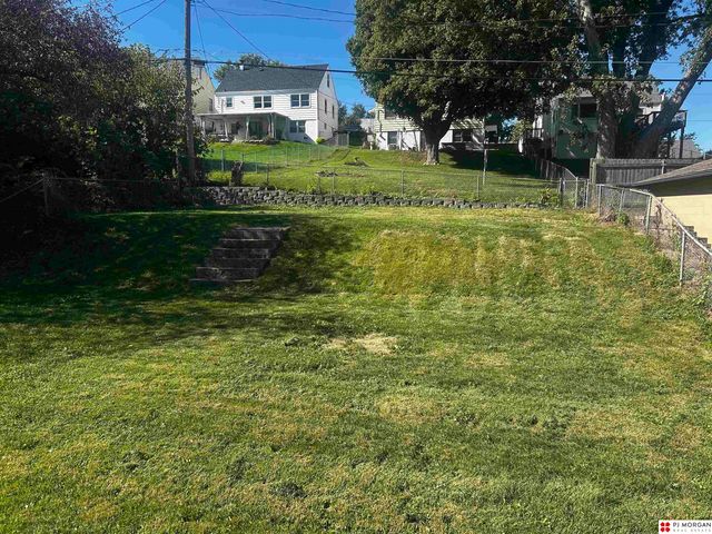 2112 S 49th Street, Omaha, NE 68106