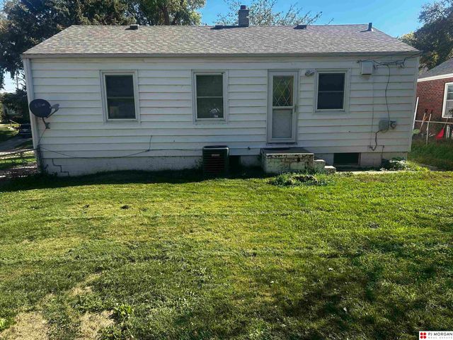 2112 S 49th Street, Omaha, NE 68106