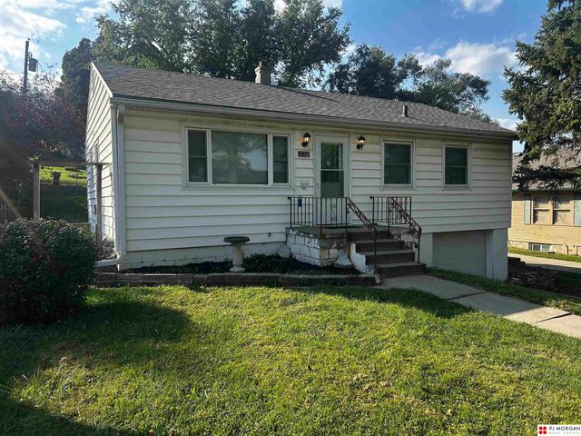 2112 S 49th Street, Omaha, NE 68106