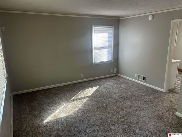 2112 S 49th Street, Omaha, NE 68106