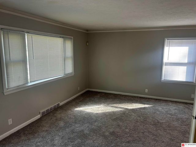 2112 S 49th Street, Omaha, NE 68106