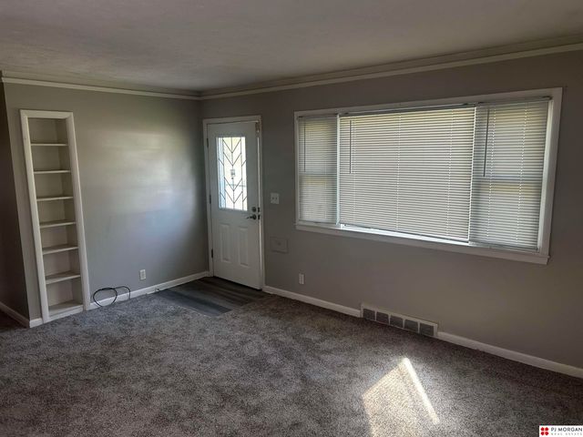 2112 S 49th Street, Omaha, NE 68106