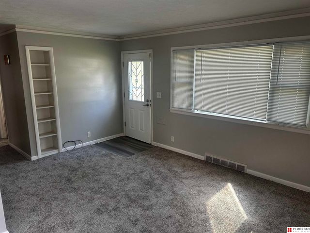 2112 S 49th Street, Omaha, NE 68106