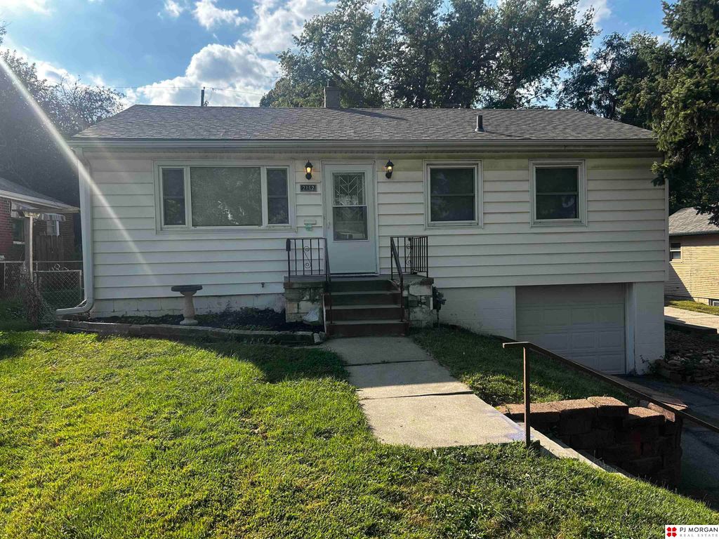 2112 S 49th Street, Omaha, NE 68106