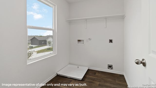 1519 House Finch Drive, San Antonio, TX 78253