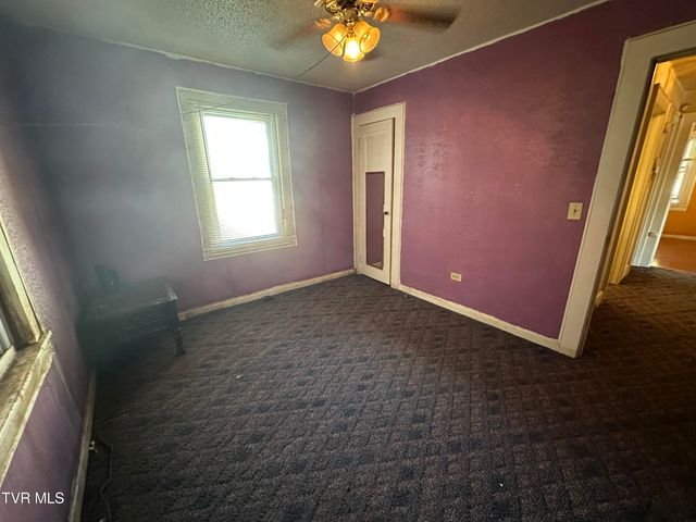 8342 North River Road, Pound, VA 24279