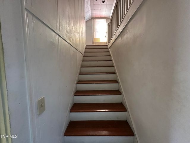 8342 North River Road, Pound, VA 24279