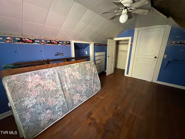 8342 North River Road, Pound, VA 24279