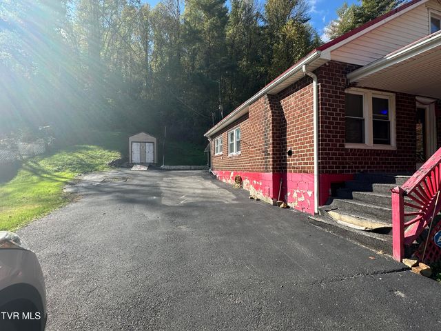 8342 North River Road, Pound, VA 24279