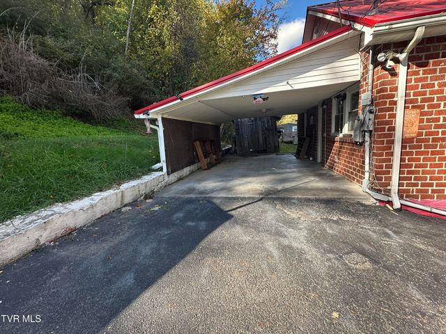 8342 North River Road, Pound, VA 24279