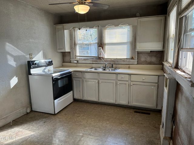 8342 North River Road, Pound, VA 24279