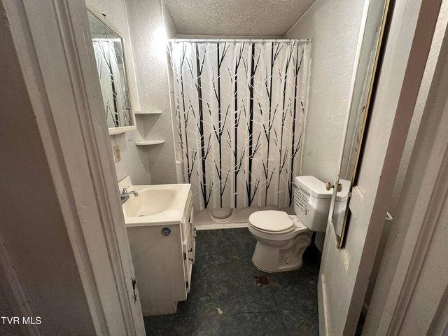 8342 North River Road, Pound, VA 24279