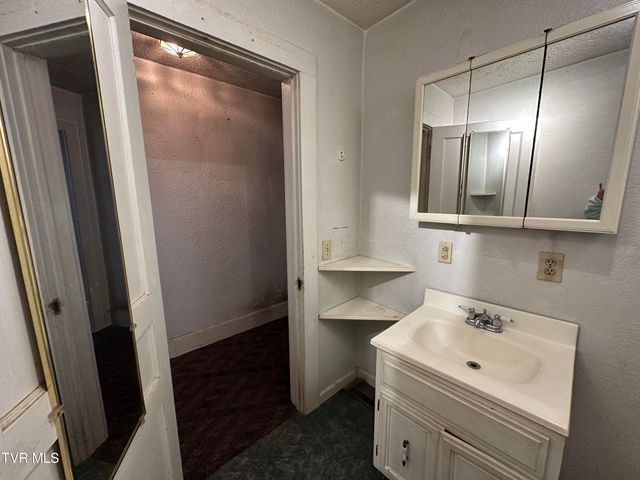 8342 North River Road, Pound, VA 24279